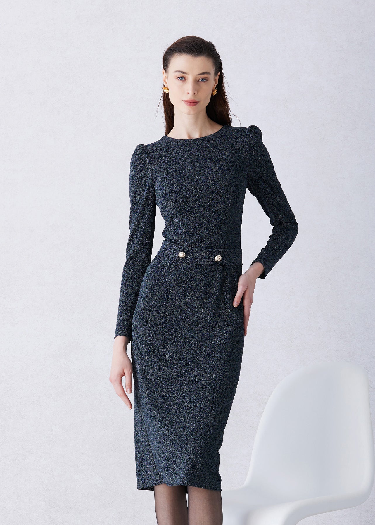 TIMELESS BOAT-NECKLINE DRESS IN BLACK