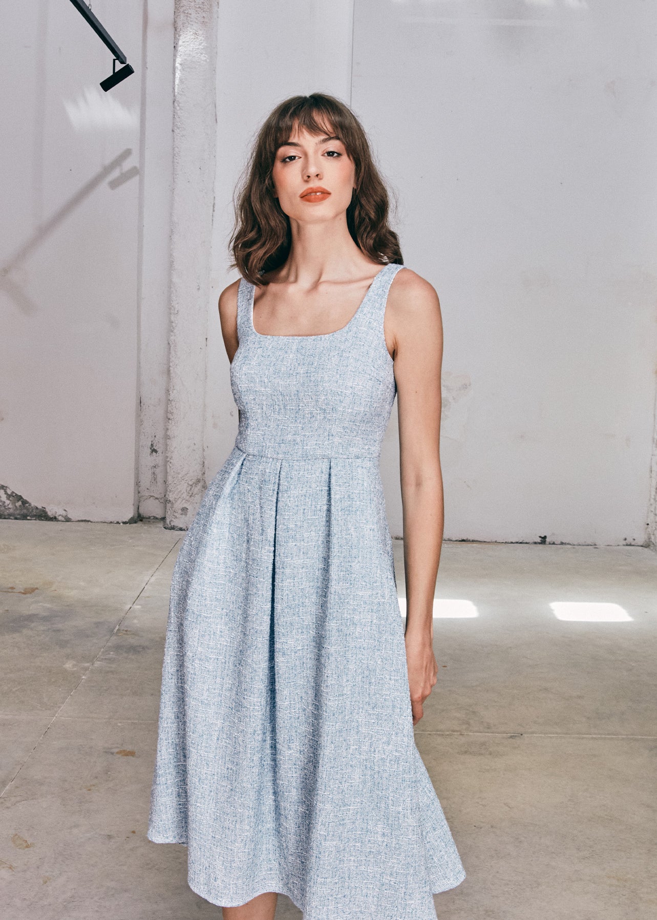 SQUARE-NECKLINE DRESS IN BLUE