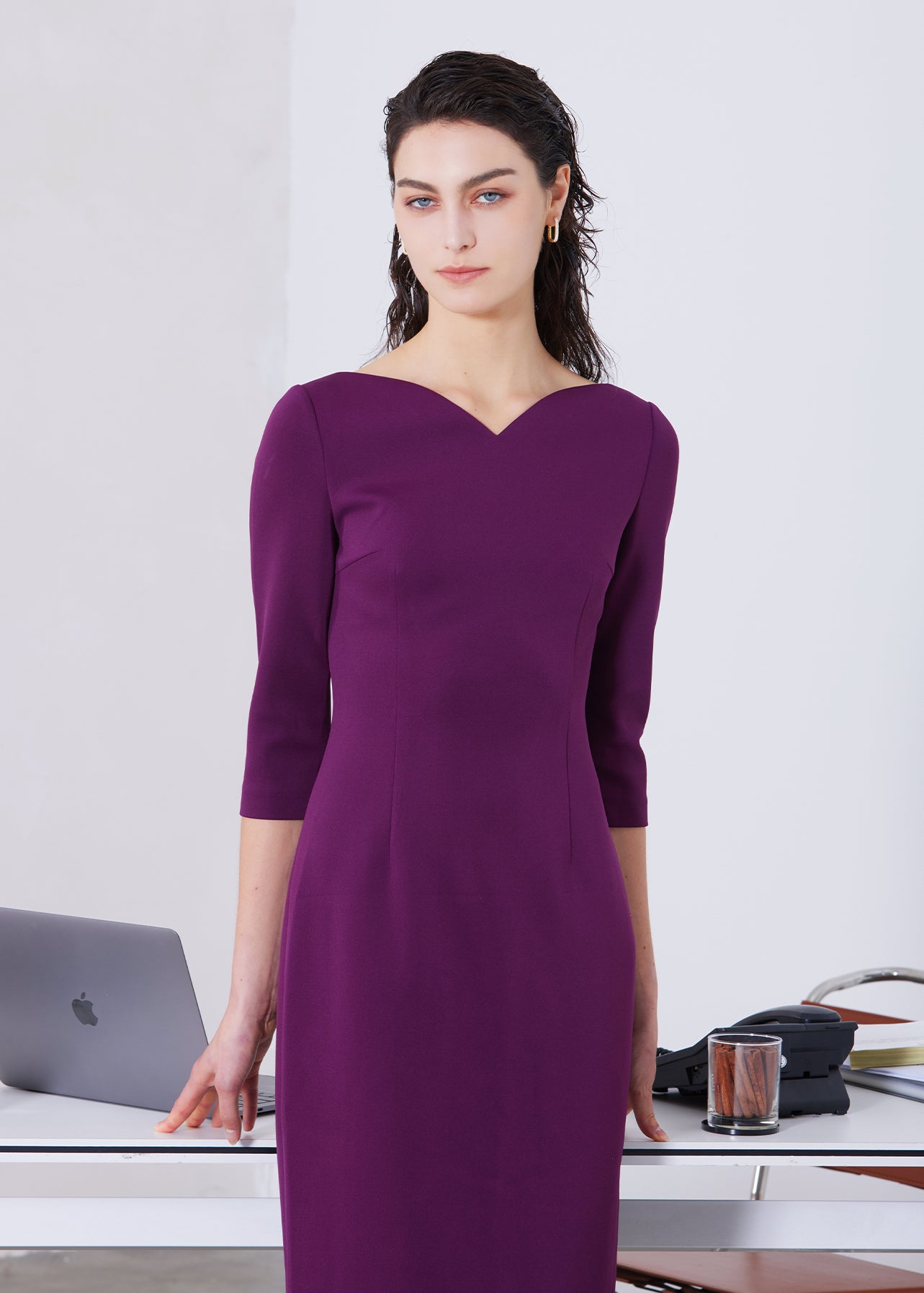 V-NECKLINE DRESS IN DARK PURPLE