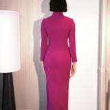 Eleganza orientale: abito lungo con spacco in qipao viola