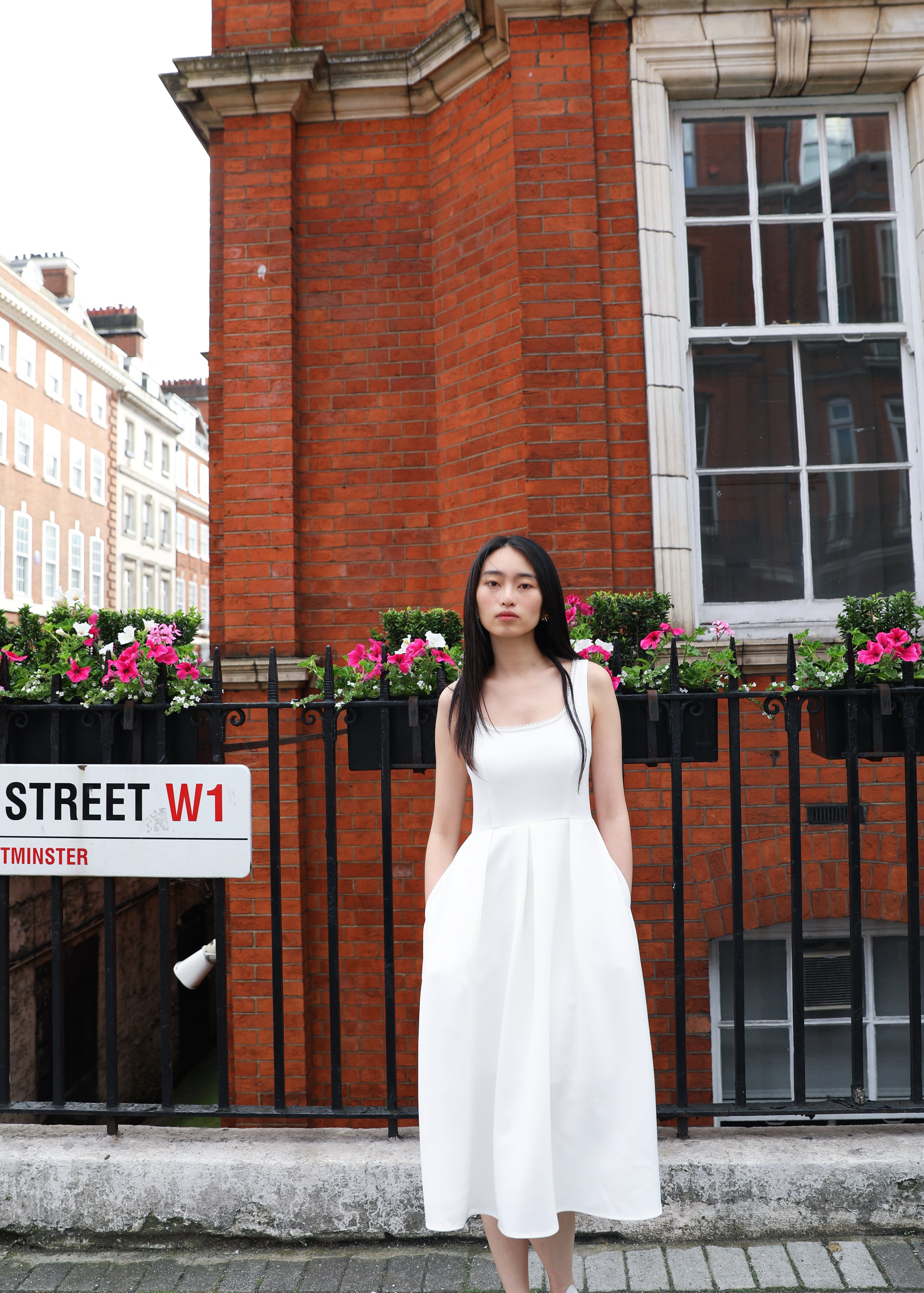 SQUARE-NECKLINE DRESS IN WHITE