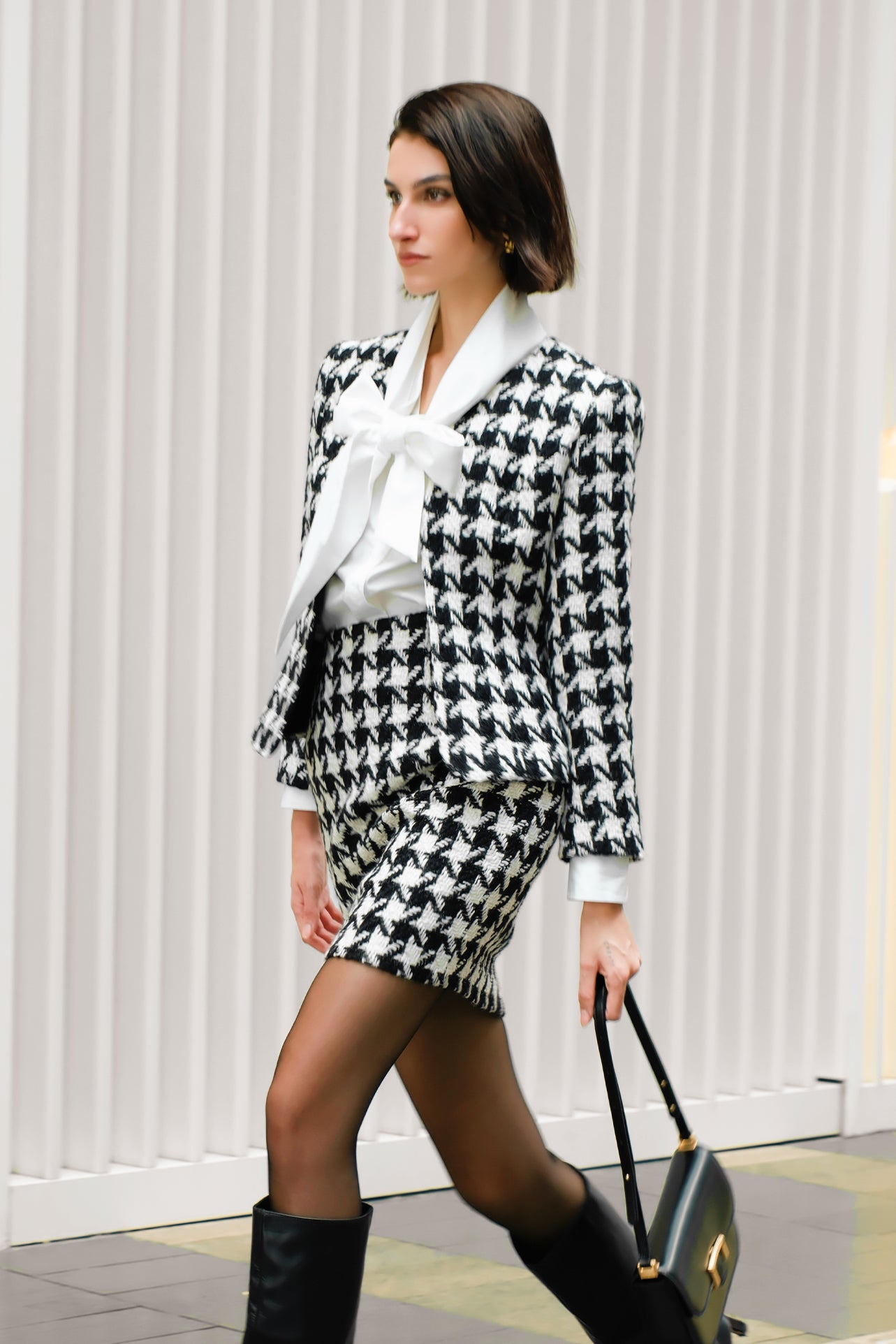 THE TAILOR Houndstooth Wool-Blend Hook-Closure Cropped Jacket