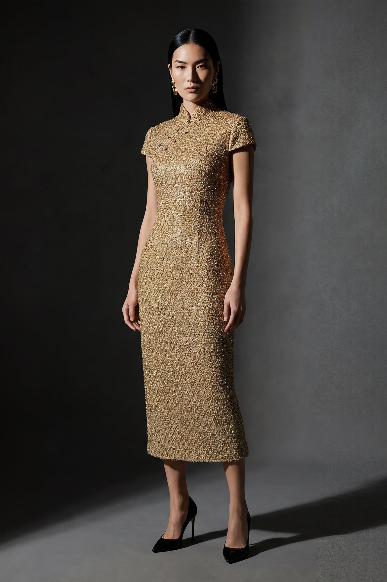 A professional woman wearing a stunning luxurious gold sequined modern qipao dress, featuring a traditional mandarin collar, short cap sleeves, and a slim-fit floor-length silhouette for a formal evening gala.