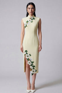 A professional woman wearing a stunning pale yellow sleeveless dress, featuring a traditional mandarin collar, exquisite white floral embroidery appliques along the neckline and hem, and an elegant side slit for a sophisticated modern oriental look.